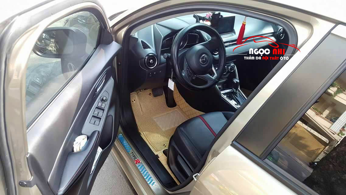 Mazda 2 Trắng